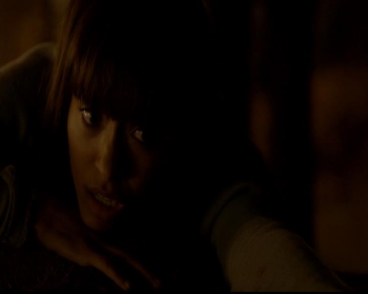 VampireDiariesWorld-dot-org_4x22TheWalkingDead1606.jpg