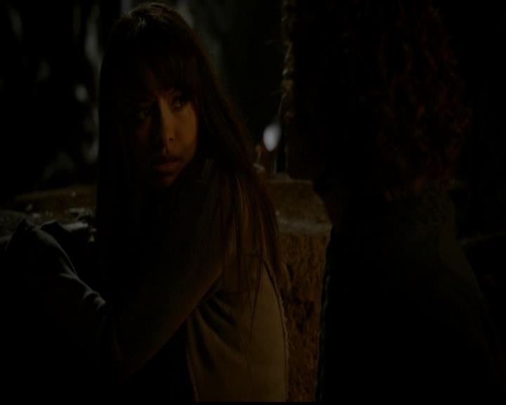 VampireDiariesWorld-dot-org_4x22TheWalkingDead1627.jpg