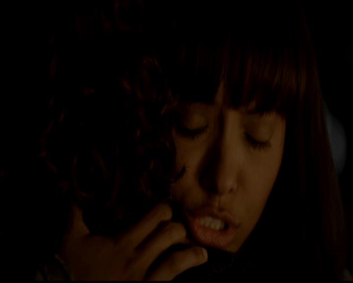 VampireDiariesWorld-dot-org_4x22TheWalkingDead1632.jpg