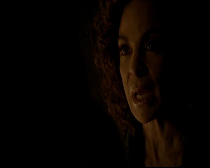 VampireDiariesWorld-dot-org_4x22TheWalkingDead1661.jpg