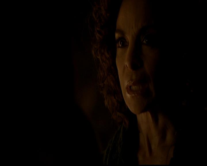 VampireDiariesWorld-dot-org_4x22TheWalkingDead1666.jpg