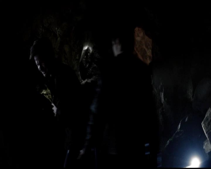 VampireDiariesWorld-dot-org_4x22TheWalkingDead1740.jpg