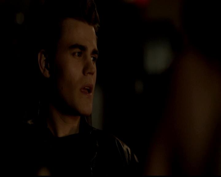 VampireDiariesWorld-dot-org_4x22TheWalkingDead1998.jpg