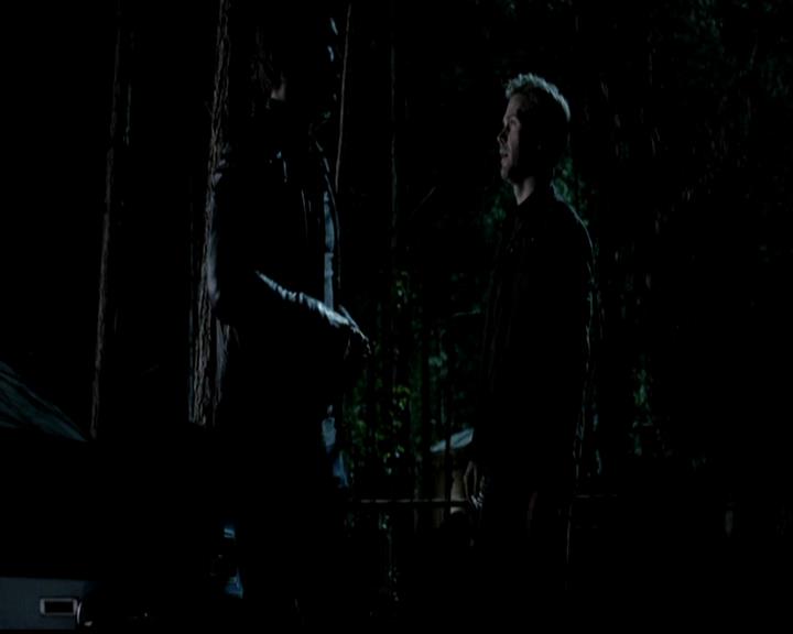 VampireDiariesWorld-dot-org_4x22TheWalkingDead2035.jpg