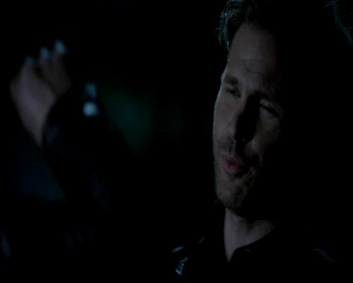 VampireDiariesWorld-dot-org_4x22TheWalkingDead2038.jpg