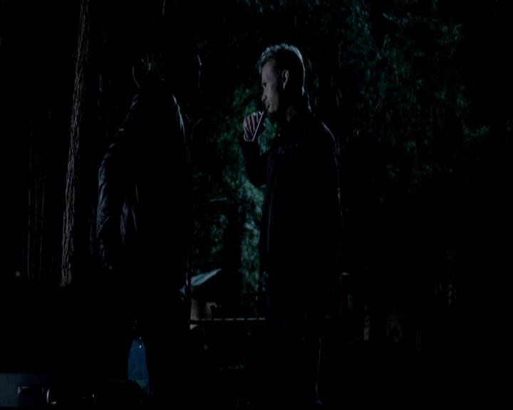 VampireDiariesWorld-dot-org_4x22TheWalkingDead2048.jpg
