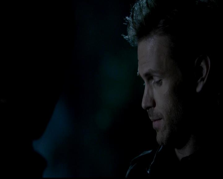 VampireDiariesWorld-dot-org_4x22TheWalkingDead2053.jpg