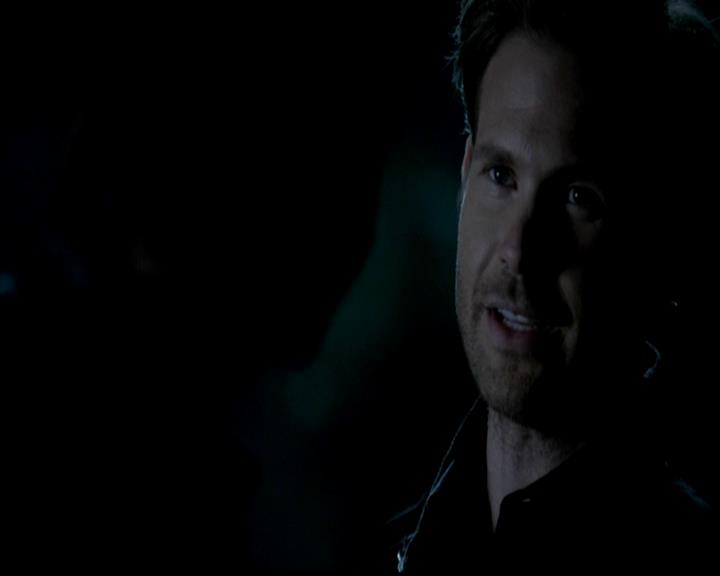 VampireDiariesWorld-dot-org_4x22TheWalkingDead2055.jpg