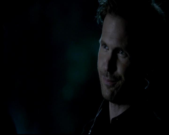 VampireDiariesWorld-dot-org_4x22TheWalkingDead2056.jpg