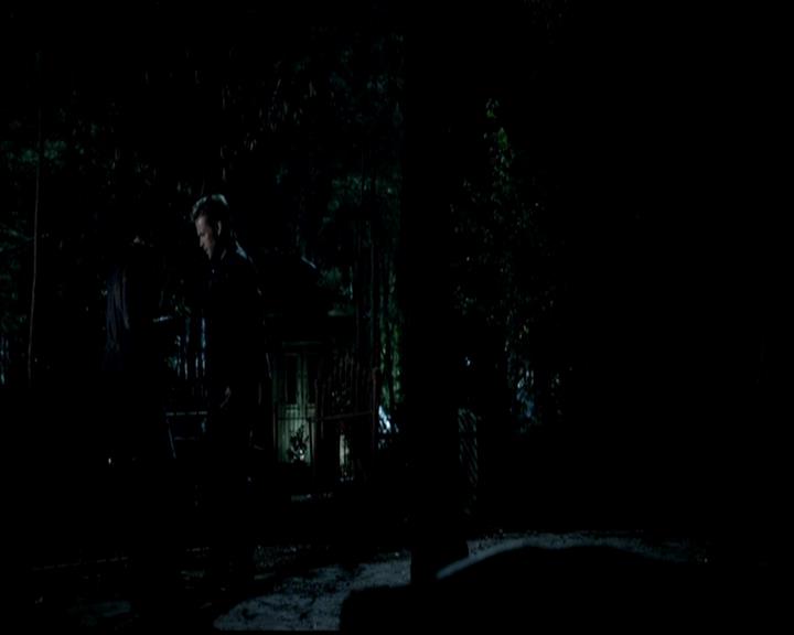VampireDiariesWorld-dot-org_4x22TheWalkingDead2062.jpg