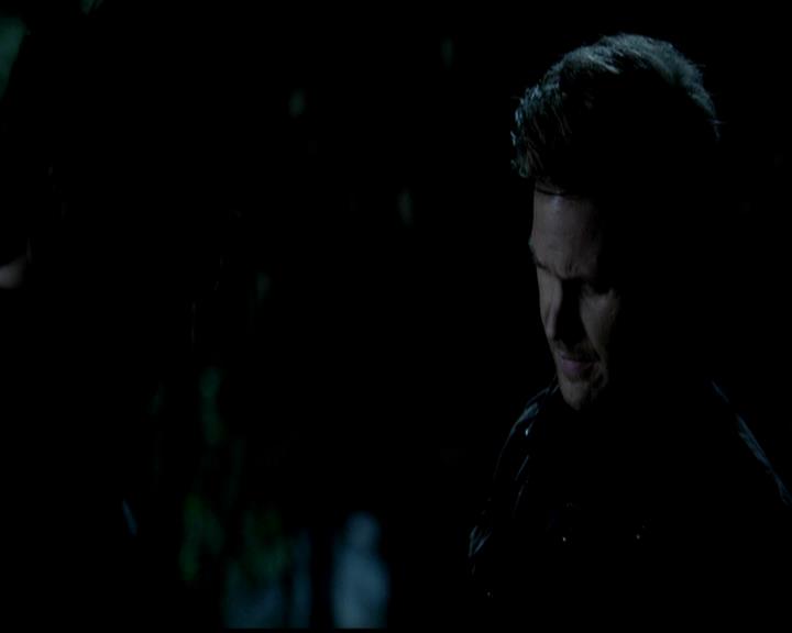 VampireDiariesWorld-dot-org_4x22TheWalkingDead2064.jpg