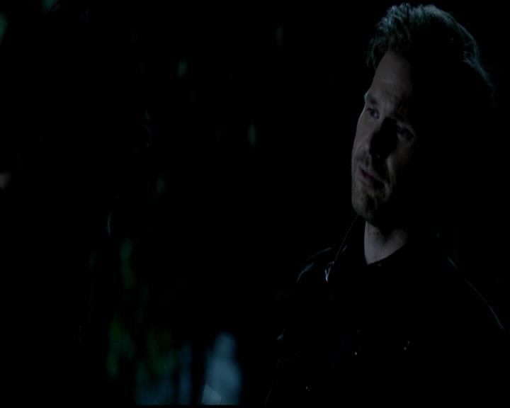 VampireDiariesWorld-dot-org_4x22TheWalkingDead2065.jpg