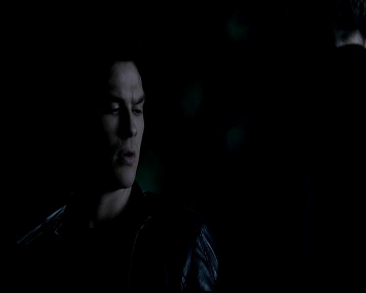 VampireDiariesWorld-dot-org_4x22TheWalkingDead2069.jpg