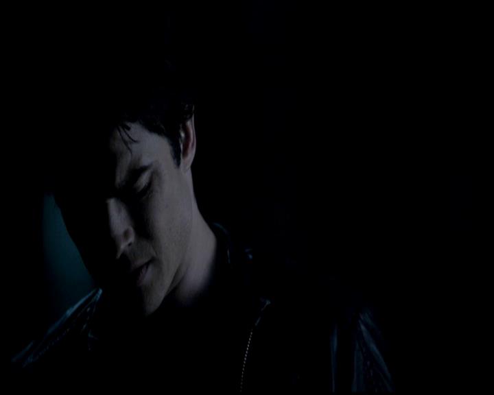 VampireDiariesWorld-dot-org_4x22TheWalkingDead2074.jpg