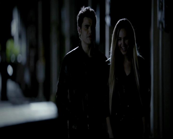 VampireDiariesWorld-dot-org_4x22TheWalkingDead2094.jpg
