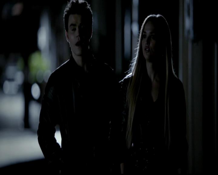 VampireDiariesWorld-dot-org_4x22TheWalkingDead2098.jpg