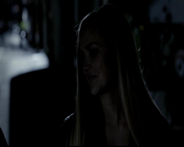 VampireDiariesWorld-dot-org_4x22TheWalkingDead2103.jpg