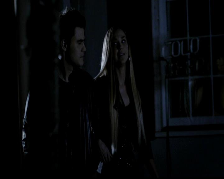 VampireDiariesWorld-dot-org_4x22TheWalkingDead2105.jpg