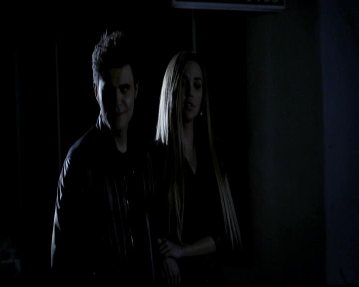 VampireDiariesWorld-dot-org_4x22TheWalkingDead2115.jpg