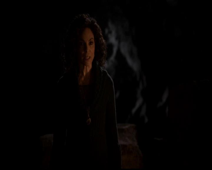 VampireDiariesWorld-dot-org_4x22TheWalkingDead2130.jpg