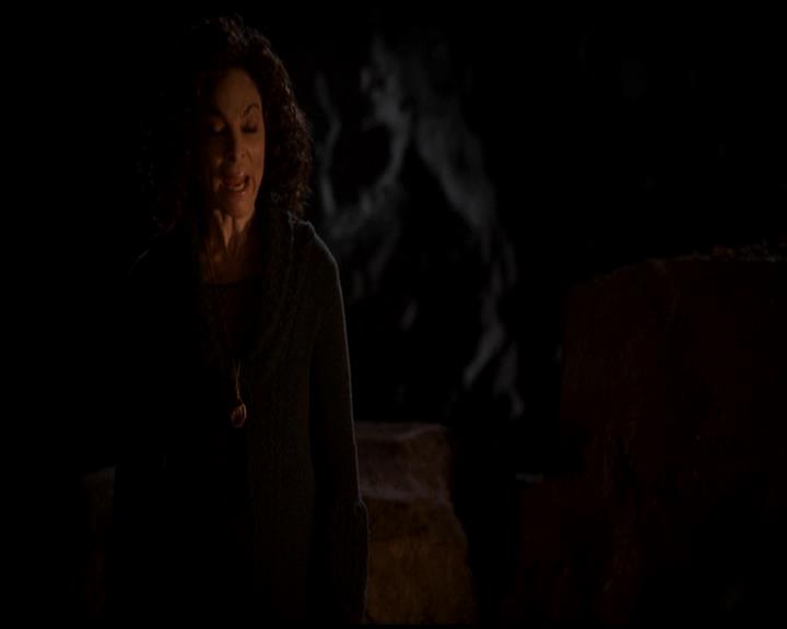 VampireDiariesWorld-dot-org_4x22TheWalkingDead2133.jpg