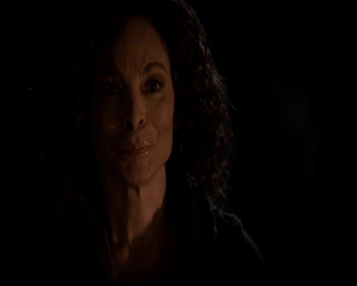 VampireDiariesWorld-dot-org_4x22TheWalkingDead2145.jpg