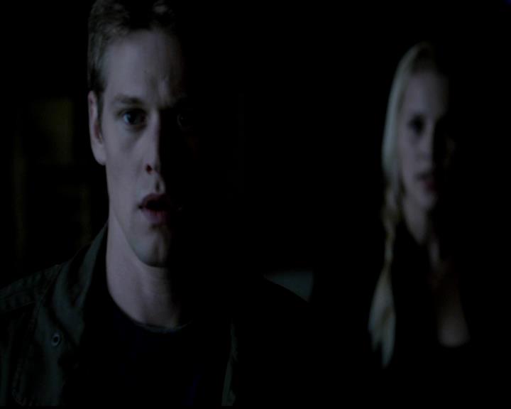VampireDiariesWorld-dot-org_4x22TheWalkingDead2198.jpg