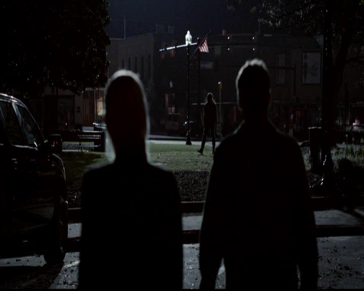 VampireDiariesWorld-dot-org_4x22TheWalkingDead2199.jpg