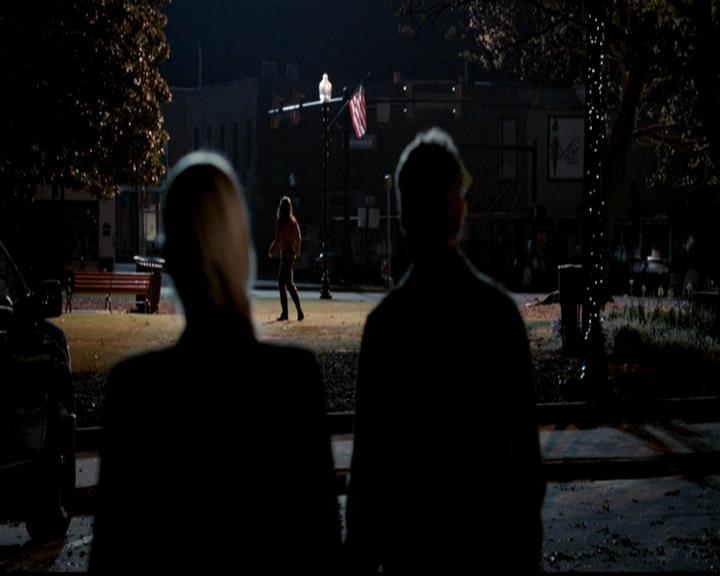 VampireDiariesWorld-dot-org_4x22TheWalkingDead2210.jpg