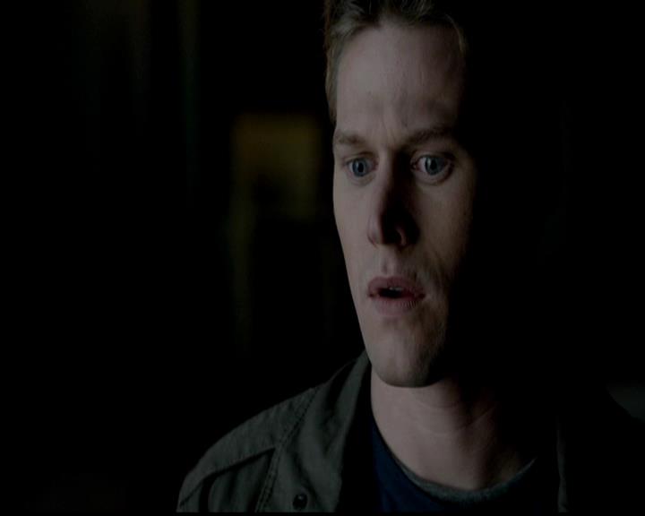 VampireDiariesWorld-dot-org_4x22TheWalkingDead2215.jpg