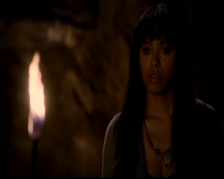 VampireDiariesWorld-dot-org_4x22TheWalkingDead2246.jpg