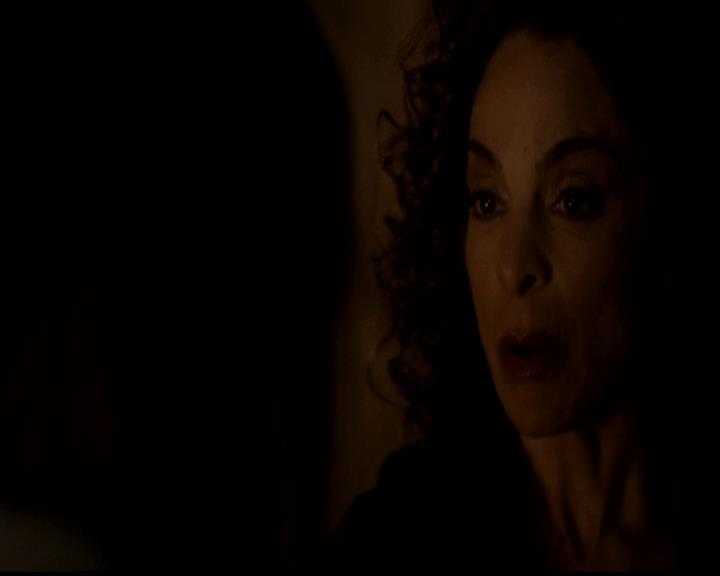 VampireDiariesWorld-dot-org_4x22TheWalkingDead2258.jpg