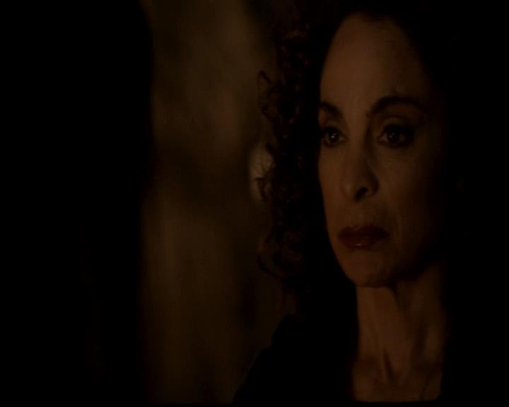 VampireDiariesWorld-dot-org_4x22TheWalkingDead2259.jpg