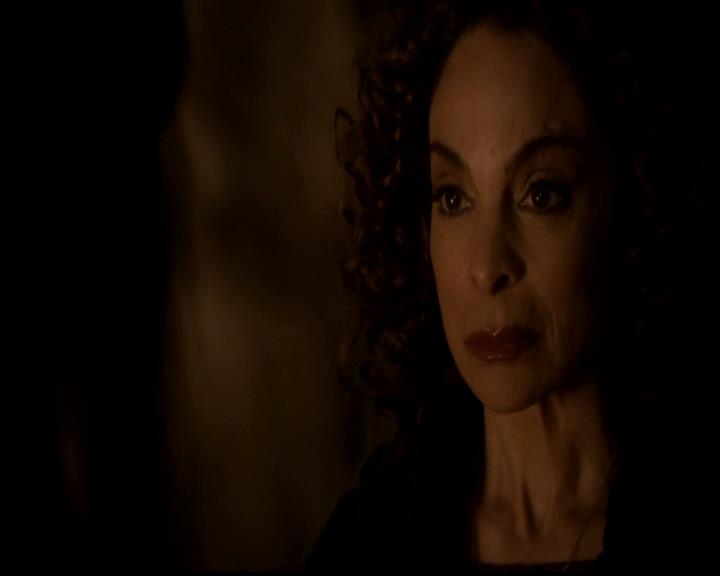 VampireDiariesWorld-dot-org_4x22TheWalkingDead2264.jpg