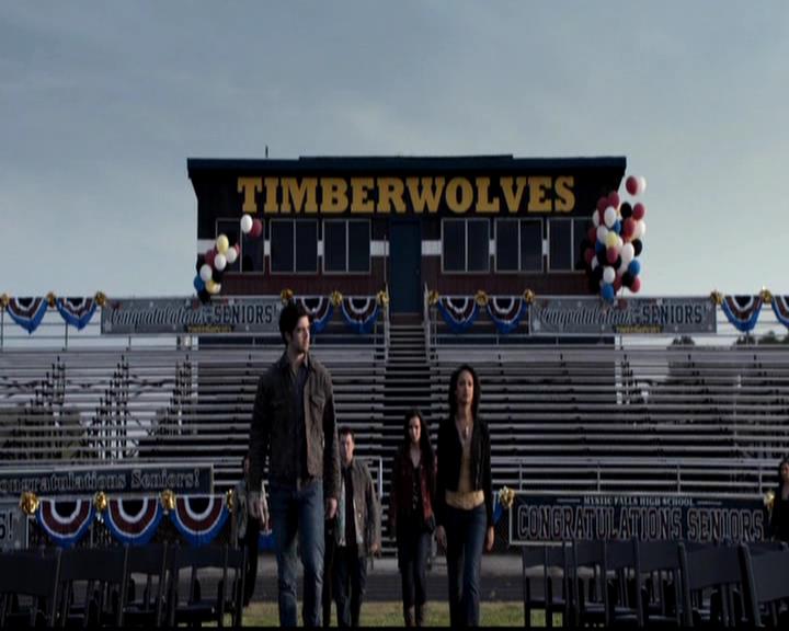 VampireDiariesWorld-dot-org_4x23Graduation0016.jpg