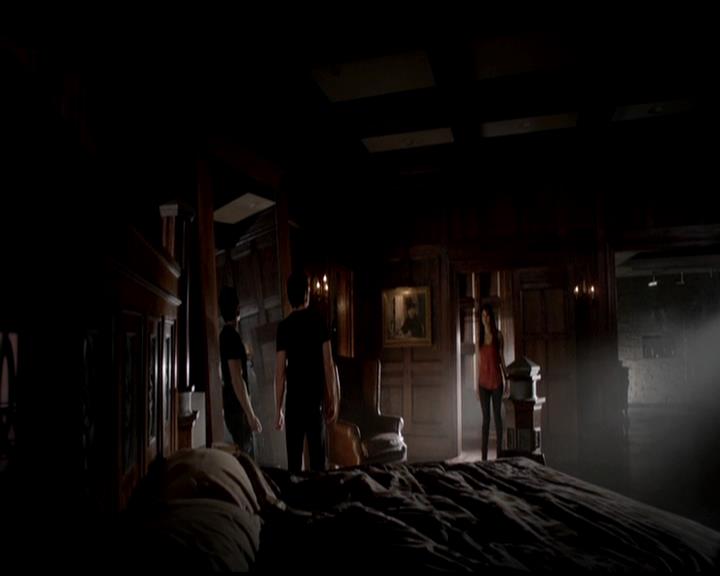 VampireDiariesWorld-dot-org_4x23Graduation0507.jpg