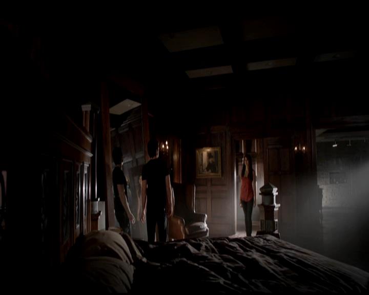 VampireDiariesWorld-dot-org_4x23Graduation0508.jpg