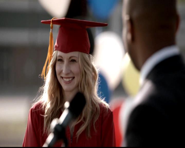 VampireDiariesWorld-dot-org_4x23Graduation0993.jpg