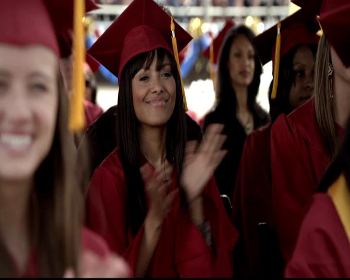VampireDiariesWorld-dot-org_4x23Graduation1001.jpg