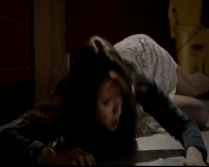 VampireDiariesWorld-dot-org_4x23Graduation2069.jpg