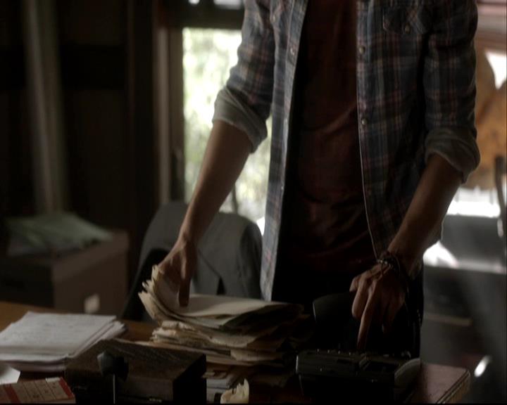 VampireDiariesWorld-dot-org_DeletedScenes-4x06WeAllGoALittleMadSometimes0087.jpg