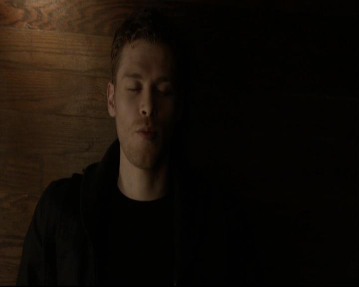 VampireDiariesWorld-dot-org_DeletedScenes-4x14DownTheRabbitHole0008.jpg