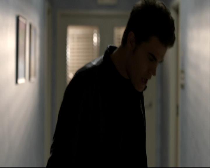 VampireDiariesWorld-dot-org_DeletedScenes-4x22TheWalkingDead0003.jpg