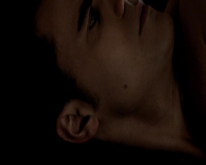 VampireDiariesWorld-dot-org_BloodBoysandBadBehavior-BecomingAVampire0214.jpg