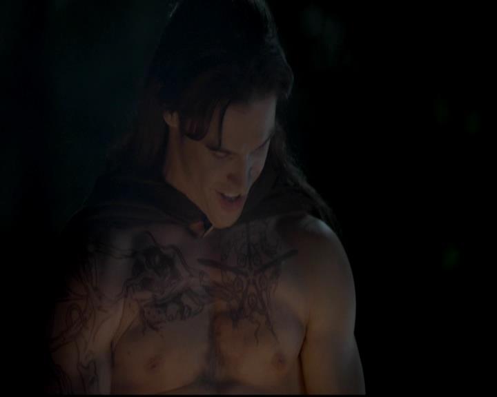 VampireDiariesWorld-dot-org_InkingTheBrotherhoodTheHuntersMark0013.jpg