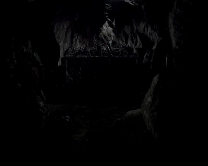 VampireDiariesWorld-dot-org_TVD-TheUltimatePropMaster0037.jpg