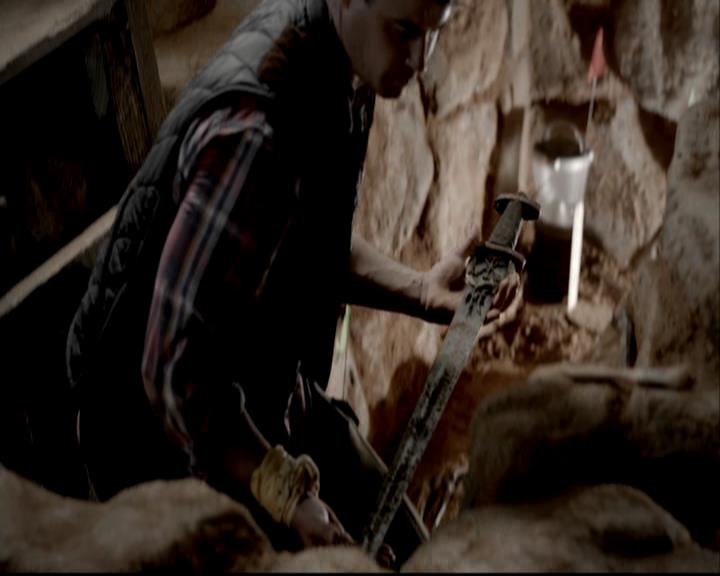 VampireDiariesWorld-dot-org_TVD-TheUltimatePropMaster0098.jpg