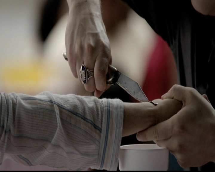 VampireDiariesWorld-dot-org_5x01IKnowWhatYouDidLastSummer0648.jpg