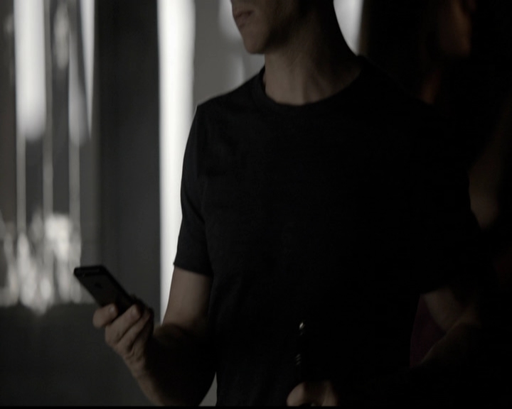 VampireDiariesWorld-dot-org_5x04ForWhomtheBellTolls0602.jpg