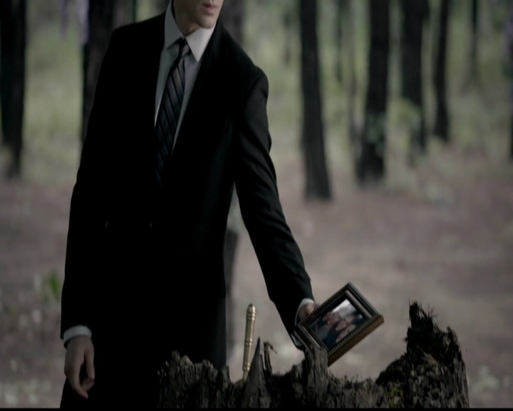VampireDiariesWorld-dot-org_5x04ForWhomtheBellTolls1930.jpg
